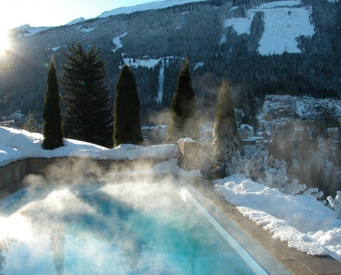 Alpenblick-Pool im Winter